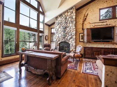 Luxury Alpine Style Huge Vacation Retreat Ski in Ski Out